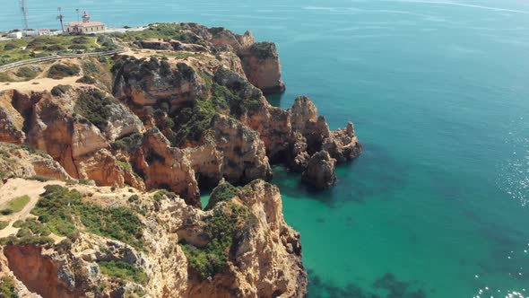 West side of scarp cliff in Ponta da Piedade at midday, Lagos, Algarve ...