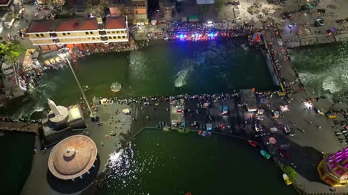 Le célèbre Ramkund au bord de la rivière Godavari Nashik Maharashtra 4K Drone