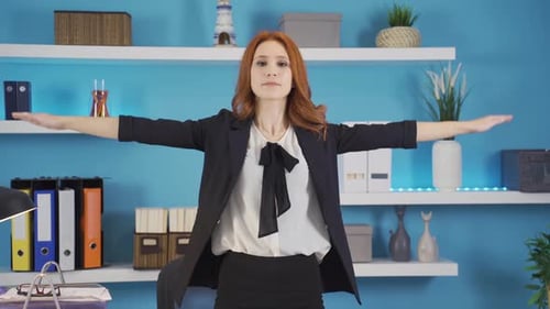 Exercises that can be done in the office. Arm stretching exercises.