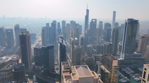 Dubai Marina.