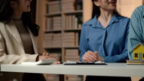 Business seller explain and calculate to wife and husband who buying real estate house properties.