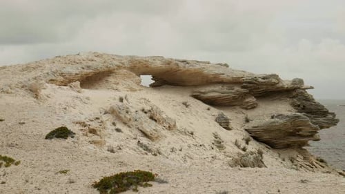 Formation d'une arche rocheuse