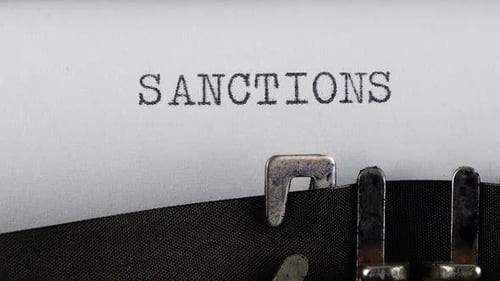 Le mot SANCTIONS est écrit sur une machine à écrire rétro.