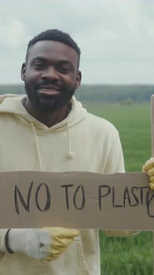 A Young Activist Passionately Urges Action Against the Serious Issue of Plastic Pollution