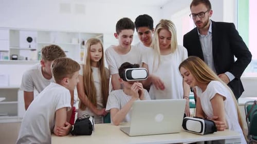 Teens Exploring Virtual Reality in Classroom Setting