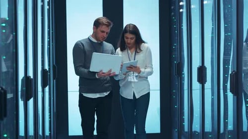 Engaging in Collaborative Tech Work Within a Contemporary Data Center Environment for Success