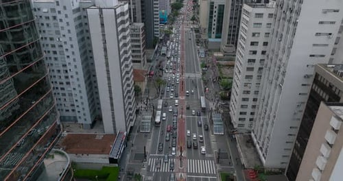 Vista aérea da Avenida Paulista e dos arranha-céus, Brasil.
