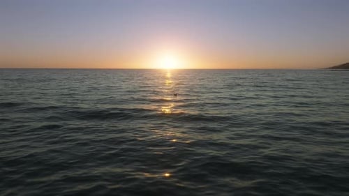 Côte pittoresque de Paradise Island baignée par des marées calmes et tranquilles
