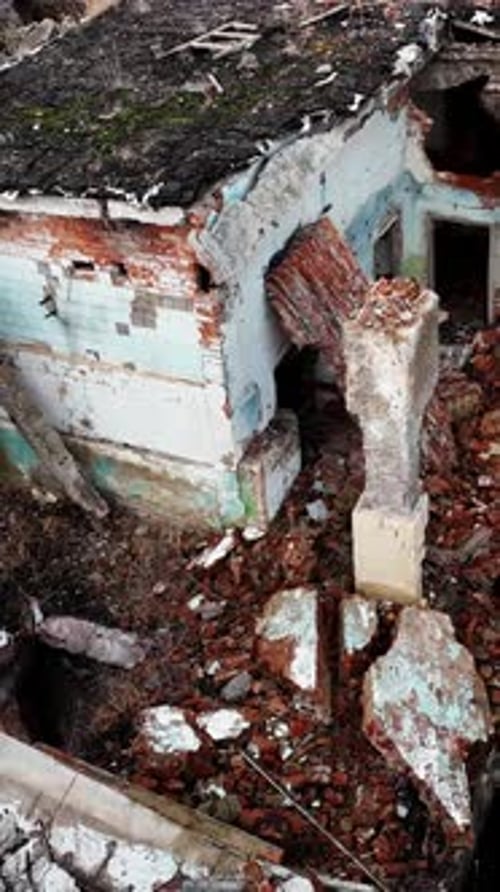 Ruins and wrecks of a destroyed urban territory.