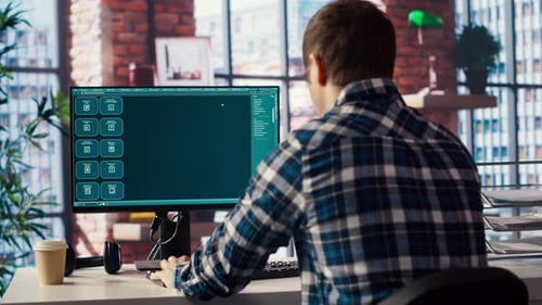 Mann löst persönliche Aufgaben mit KI LLM Chatbot beantwortet Eingabeaufforderungen