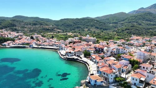 Pintoresco pueblo de Kokkari en Samos, Grecia