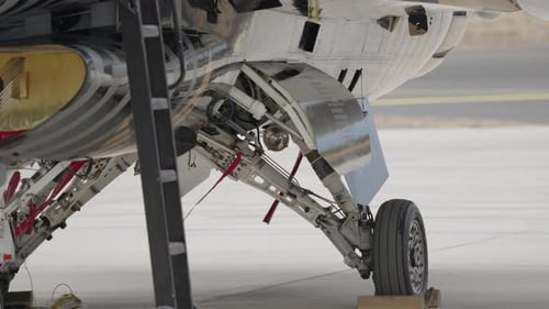 Visão de perto estendida do Nose Landing Gear