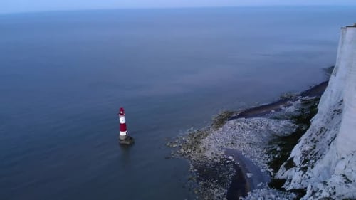 Drohnenaufnahme des Leuchtturms von Beachy Head