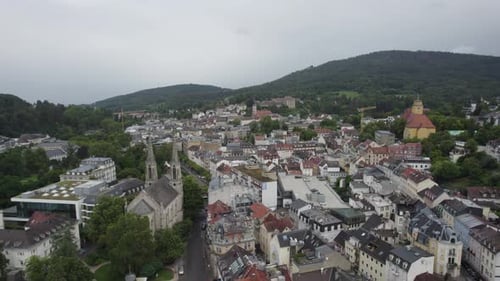 Ville thermale de Baden Baden, dans le sud-ouest de l'Allemagne, établissant une prise de vue aérienne, jour