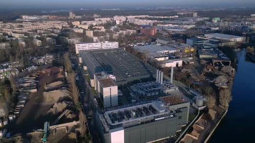Infrastruktur zur Serverkühlung im Rechenzentrum. Tolle Luftbilddrohne