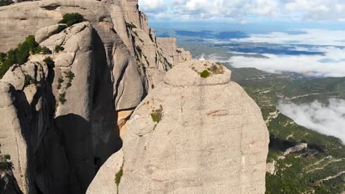 Vista aérea: la cordillera de Montserrat desde el aire