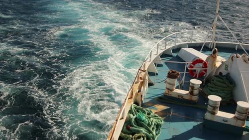 4k Bow Of Ferry Auf See vom maltesischen Festland nach Gozo
