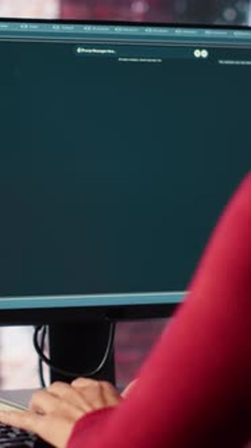 Vertical Video Online Interaction with an AI Chatbot System on a Desktop Setup