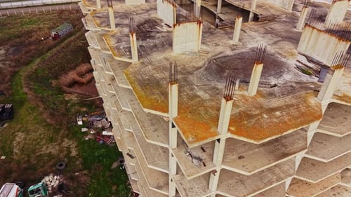 Vista aérea de un sitio de construcción sin terminar