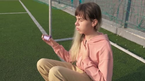Fille fatiguée par l'asthme
