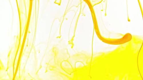 Farbe Gelbe Farbe, Tropfen im Wasser, abstrakte Farbmischung, Tropfen Tinte, Farbmischung, Farbe, die auf Wasser fällt