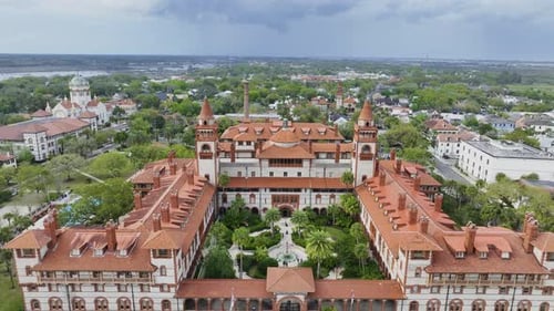 Images Par Drone De Beaux Bâtiments D'architecture Dans Une Vieille Ville D'Augustine En Floride