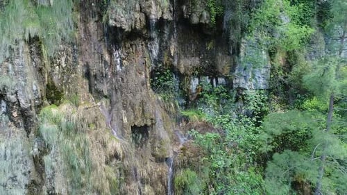Kleine Wasserfall-Drohne Video 15