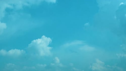 Zeitrafferwolken von einem herrlichen Himmel