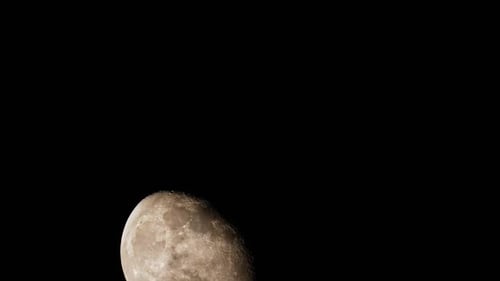 Wolkiger Mond