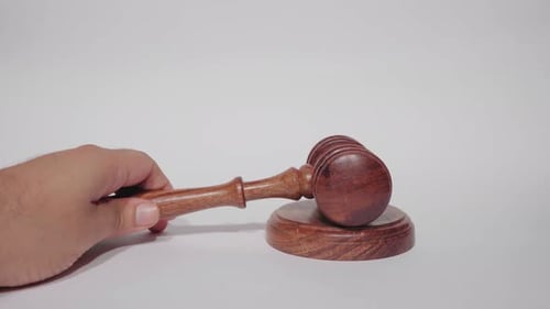 Juez Stricking Gavel