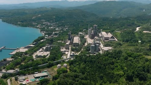 Fábrica de cimento em Lugait, Misamis, Filipinas Orientais
