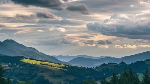 Nuages moelleux, campagne rurale, nature, coucher de soleil