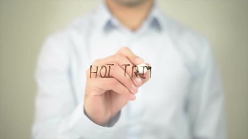 Hot Trip, Mann schreibt auf transparentem Bildschirm