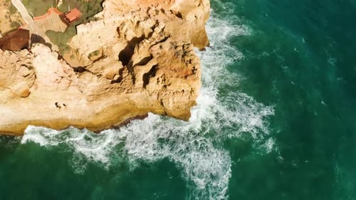 Imagem aérea do mar em Portugal