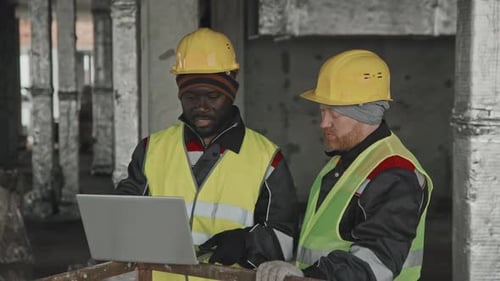Engineer And Foreman Discussing Problems
