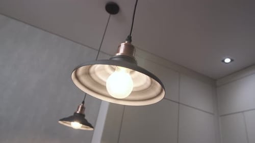 Lámpara colgante de diseño moderno en el salón. lámpara de techo