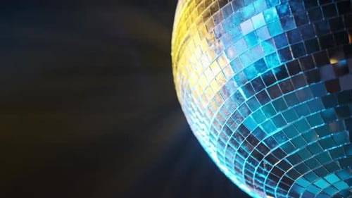 Reflexionen der Discokugel aus nächster Nähe