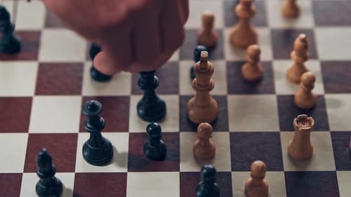 Échecs : White a remporté la victoire en battant le roi du côté noir.