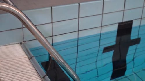 Fitnessstudio, Hallenbad, Blauwasserschwimmbad