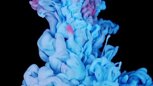Fluid Art Abstraction Ruhige Tintenwolke, die sich im Wasser auflöst, Violett, Blau, Rosa
