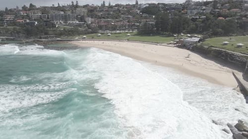 Foamy Ocean Waves Washing Ashore - Scenic View Of Bronte Beach In Eastern Suburbs, Sydney, New South