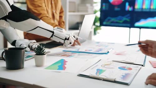 Human and Robot Collaboration Discussing Data Charts