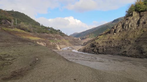 Lit de rivière asséché par voie aérienne