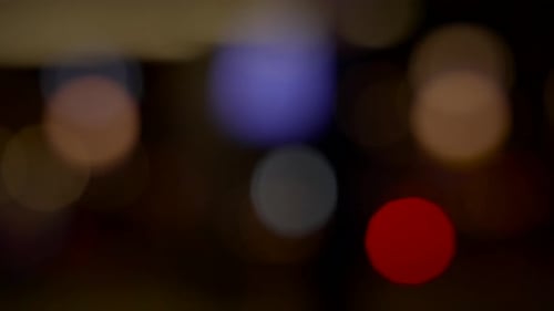 Toile de fond abstraite floue et lumineuse pour feux de circulation