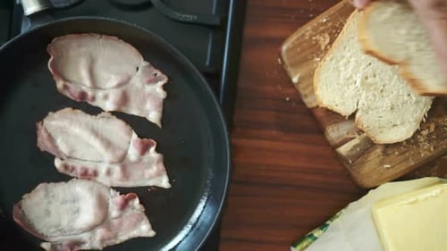 Making Sandwich