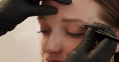 Eyebrow Shaping and Grooming Beauty Treatment