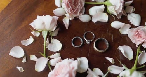 Wedding Rings with Beautiful Pink Roses