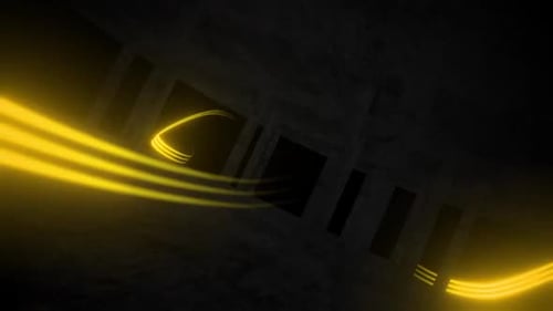 Dynamische abstrakte gelbe Lichtspuren, die sich durch den dunklen Industrieraum bewegen