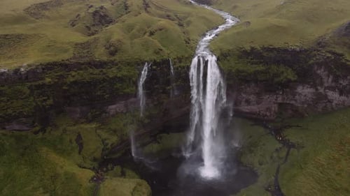 Vista aérea de la cascada de Seljalandsfoss