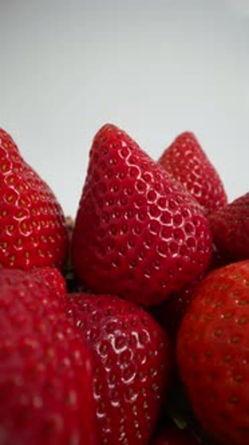 Frische reife Erdbeeren, Vertical Video 20